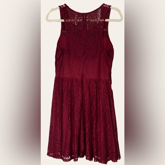 THREE HEARTS Solid Burgundy Sleeveless Lace Dress w/Flare Skirt, Sz Large, GUC. - Picture 8 of 8
